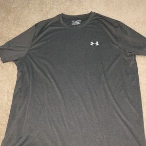 Gray Under Armour Men's Heat Gear Tee (XL)